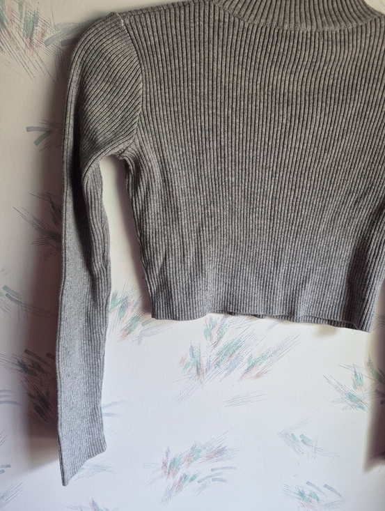 Brandy Melville Gray Ribbe Knit Cropped Sweater Long Sleeve - Picture 7 of 10